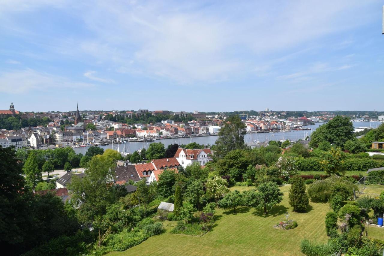 Fewo1846 - Bellevue - Sonnige 2-Zimmer-Wohnung Mit Balkon Und Hafenblick เฟลนส์บวร์ก ภายนอก รูปภาพ